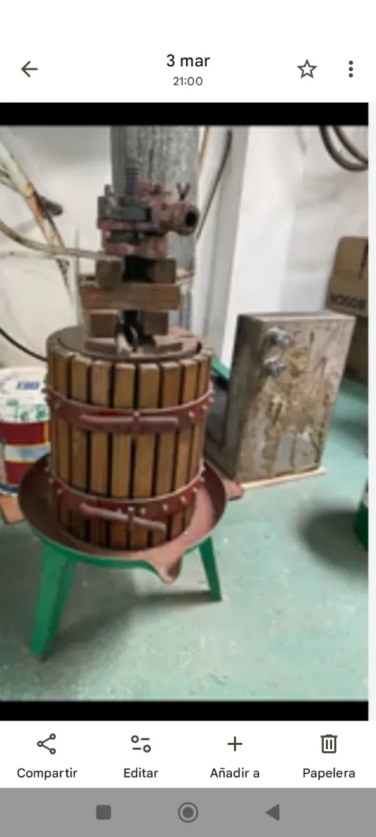 Prensa de vino de madera