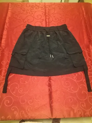 Falda pantalón negra con bolsillos