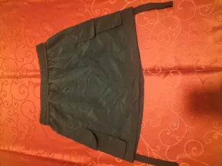 Falda pantalón negra con bolsillos