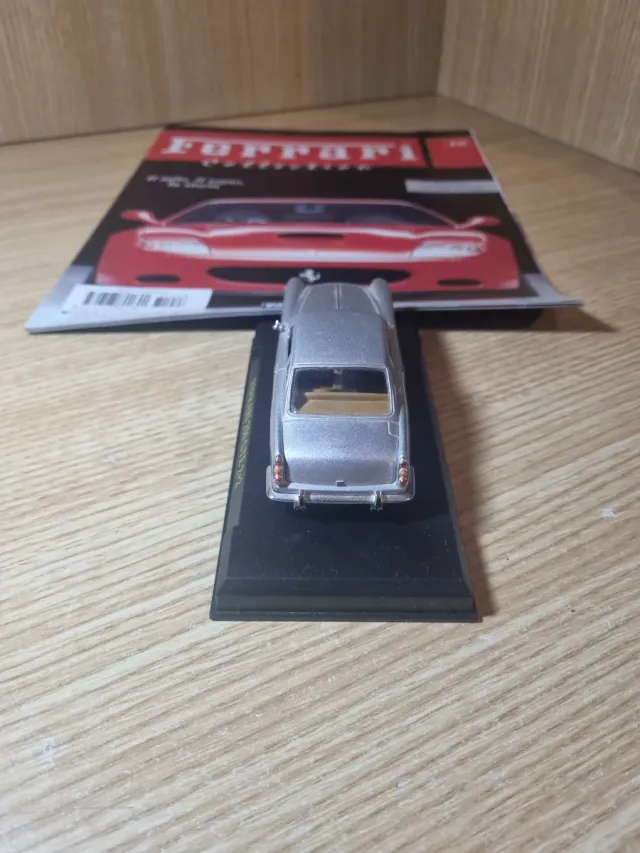 Ferrari 250 GTE 2+2 Scala 1:43