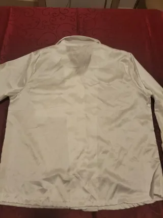 Blusa de raso blanca con encaje