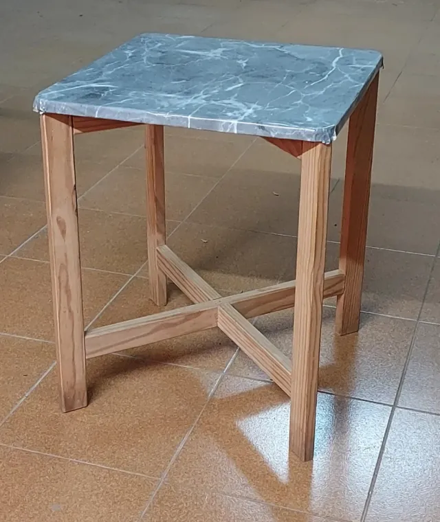 Tavolo rustico in legno e marmo