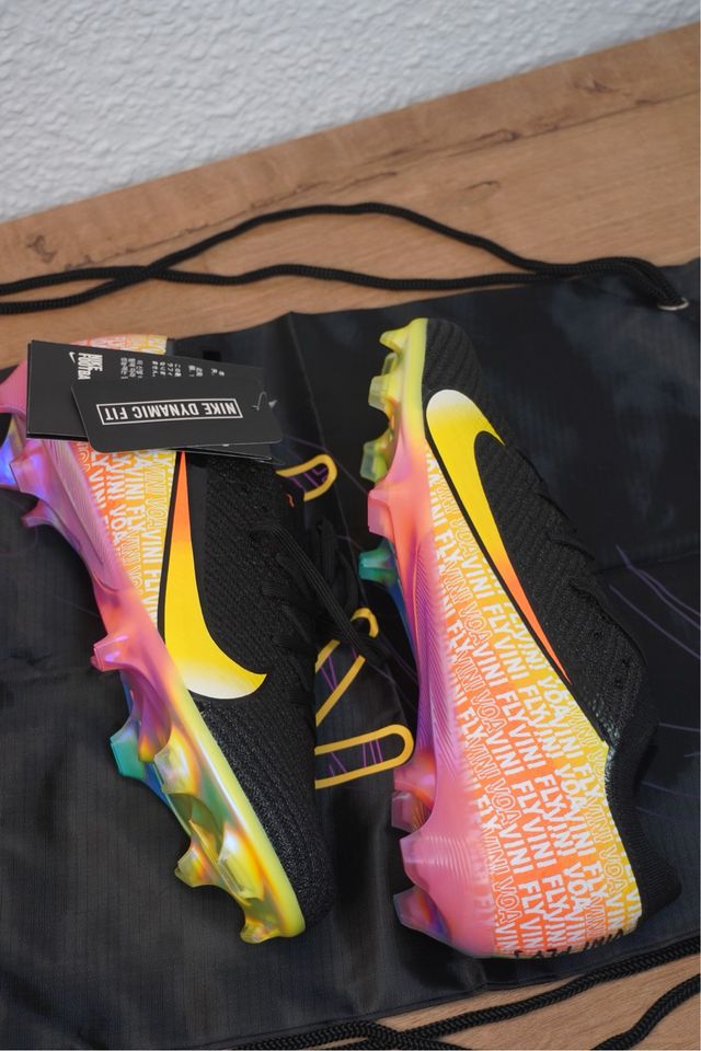 Botas Nike Futbol Vinicius Talla 43