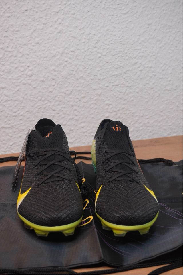 Botas Nike Futbol Vinicius Talla 43