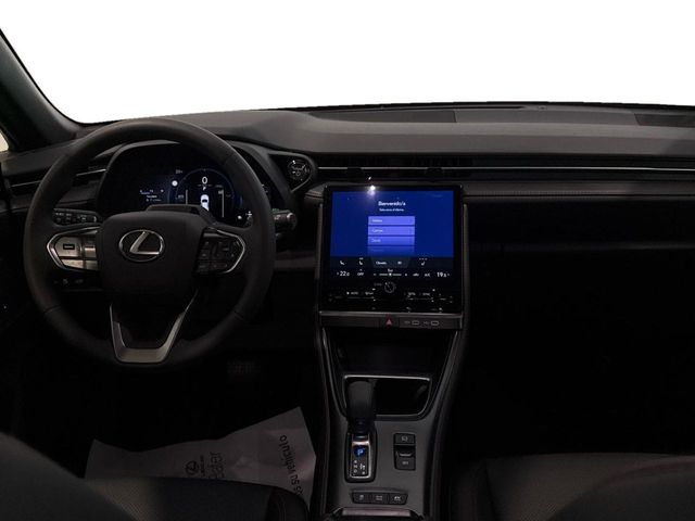 Lexus LBX  ELEGANT + BLACK