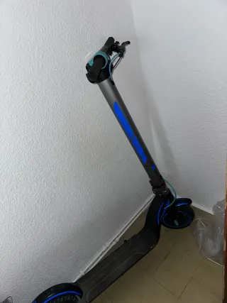 Patinete Eléctrico Gris y Azul