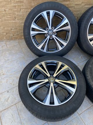 Llantas Nissan 215/55/R18/99V