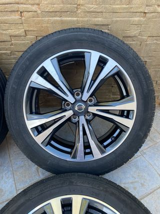 Llantas Nissan 215/55/R18/99V
