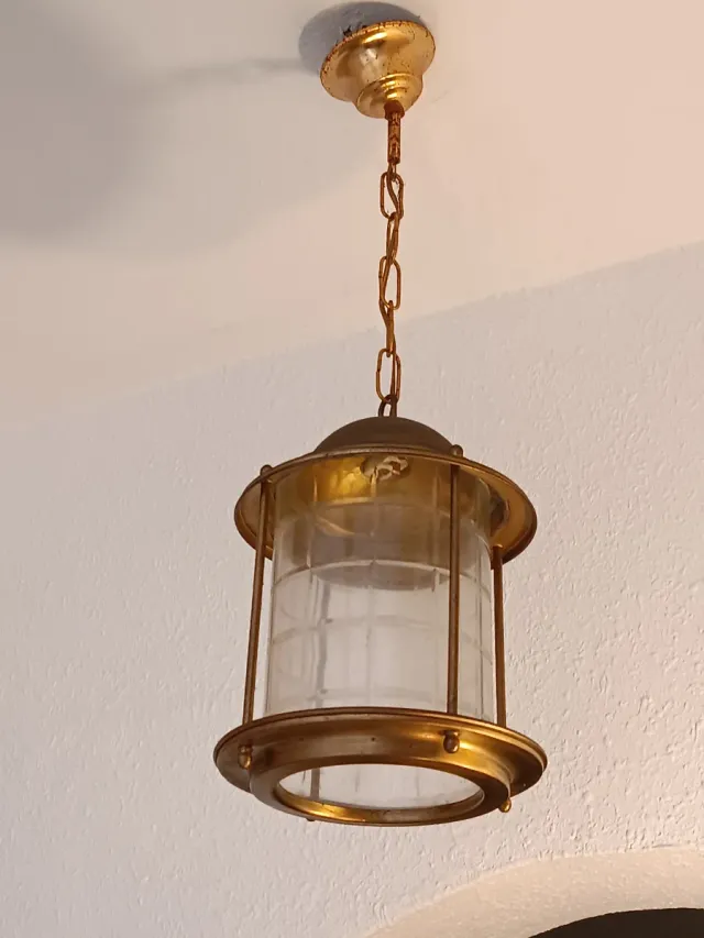 Lámpara antigua de latón