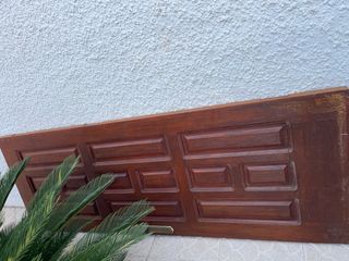 Puerta de madera maciza pesada