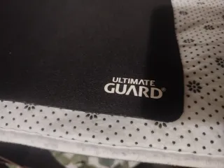 Tapete negro Ultimate Guard 61x35cm