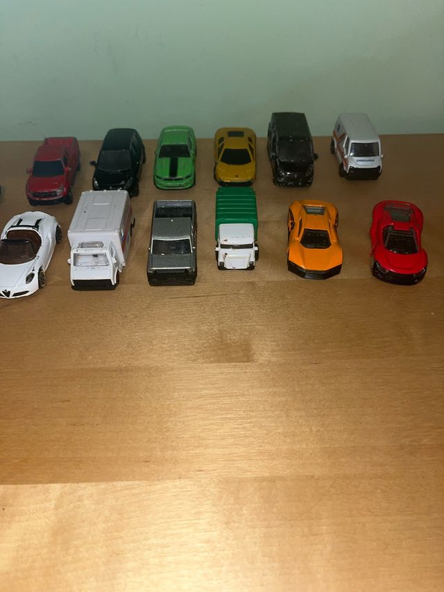 Lote de Carros de Brinquedo