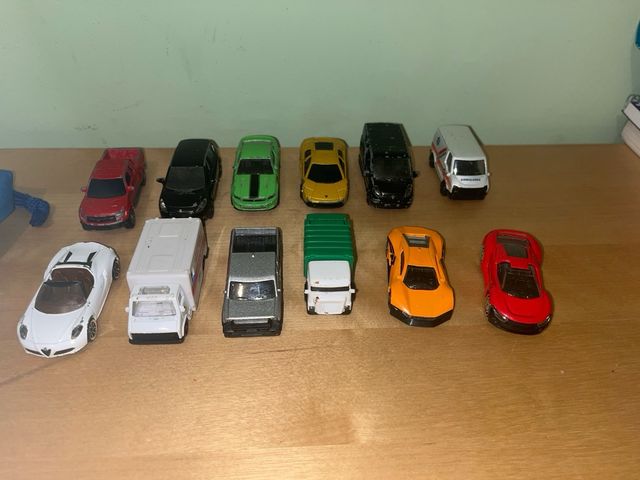 Lote de Carros de Brinquedo