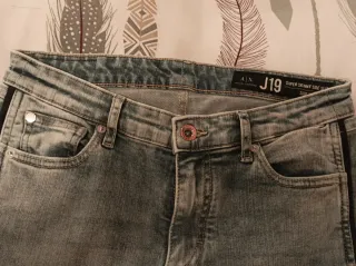Pantalón vaquero Armani Exchange J19