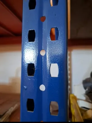 Estantería industrial metálica naranja y azul