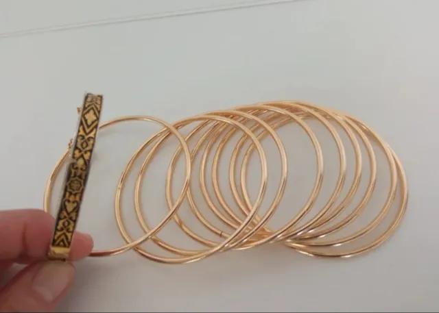 Lote bisutería dorada: pulseras y pendientes