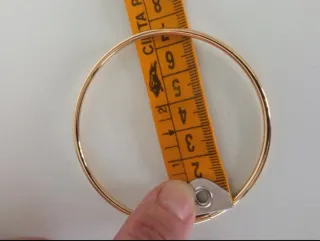 Lote bisutería dorada: pulseras y pendientes