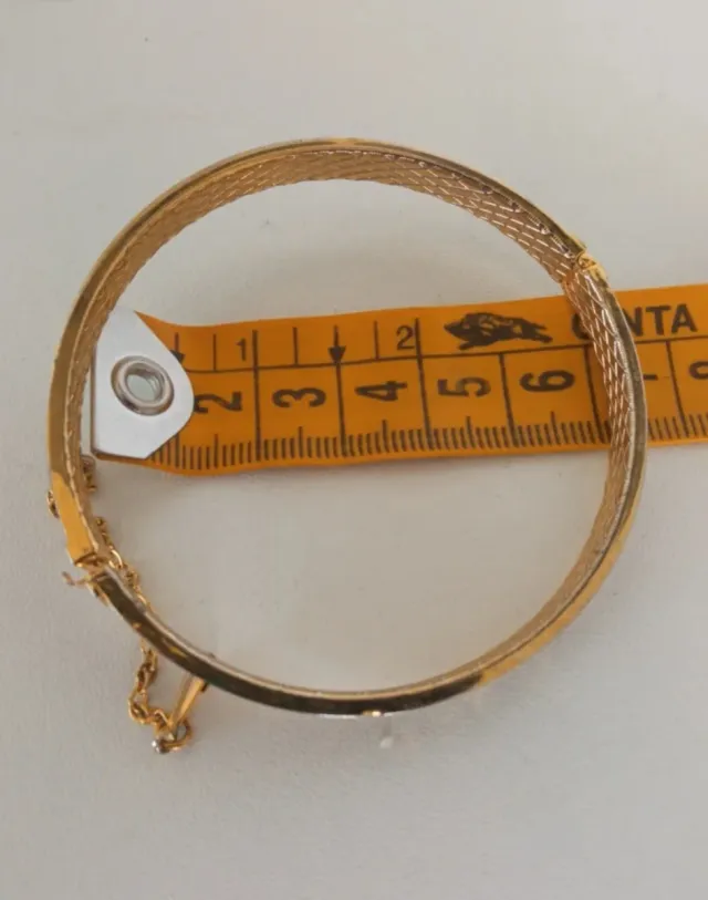 Lote bisutería dorada: pulseras y pendientes