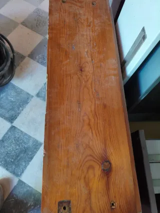 Escalera de madera de 22 peldaños.