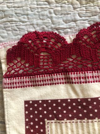 Asciugamano uncinetto beige e rosso