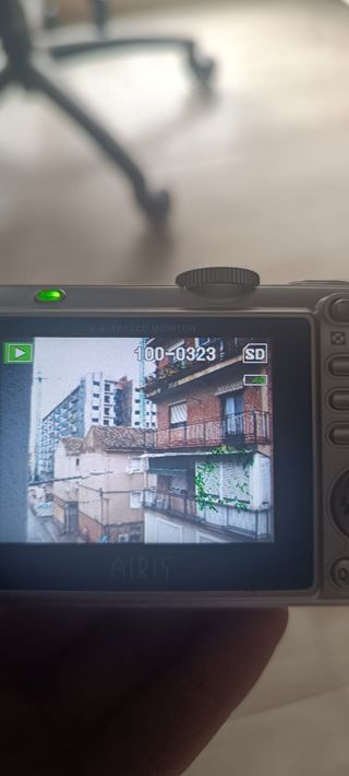 cámara digital compacta Airis DC60 Plata