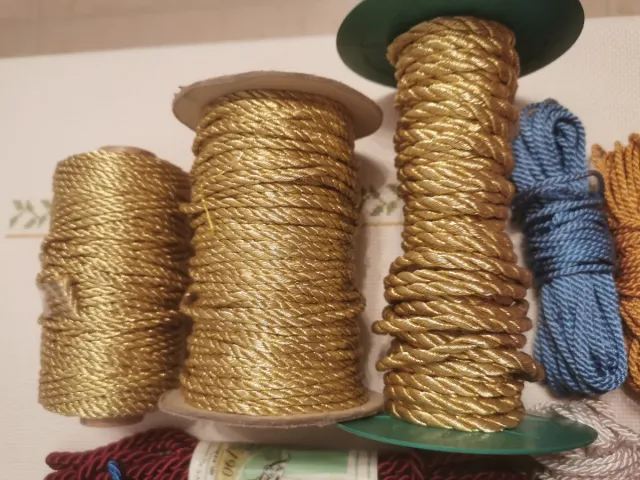 Lote cordón trenzado rayón marca el Toro.