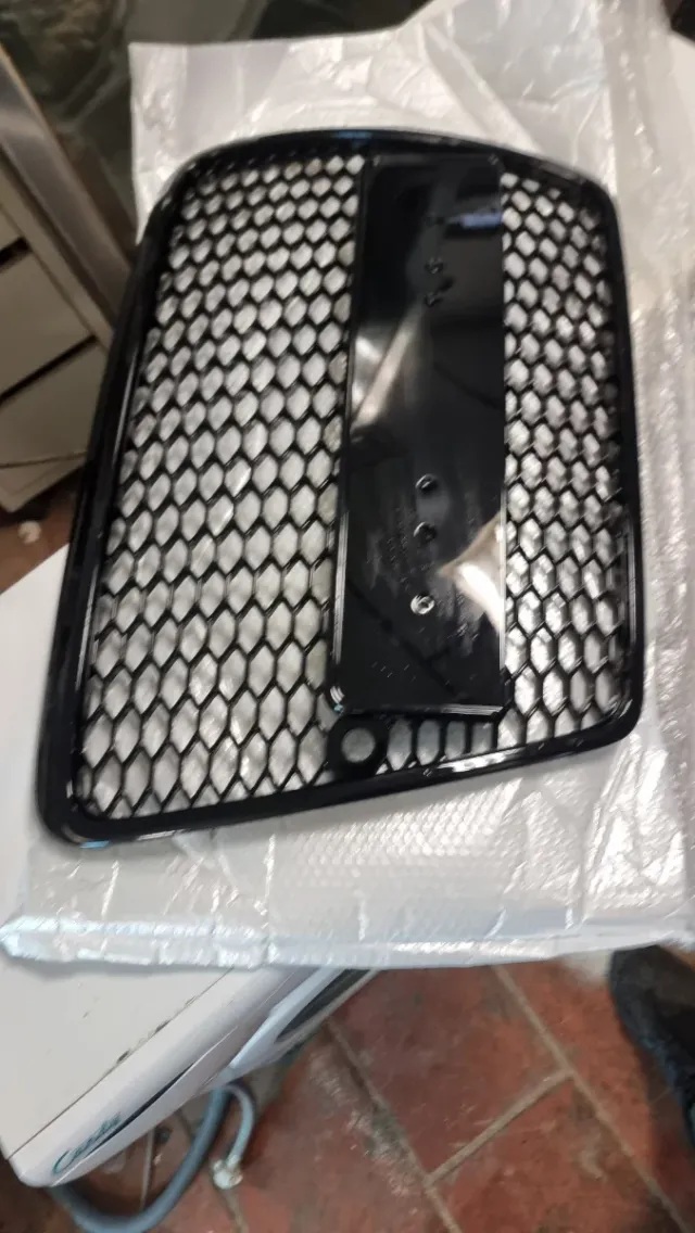 Parrilla Delantera Audi A4 A6 .año 2008 hasta 2011