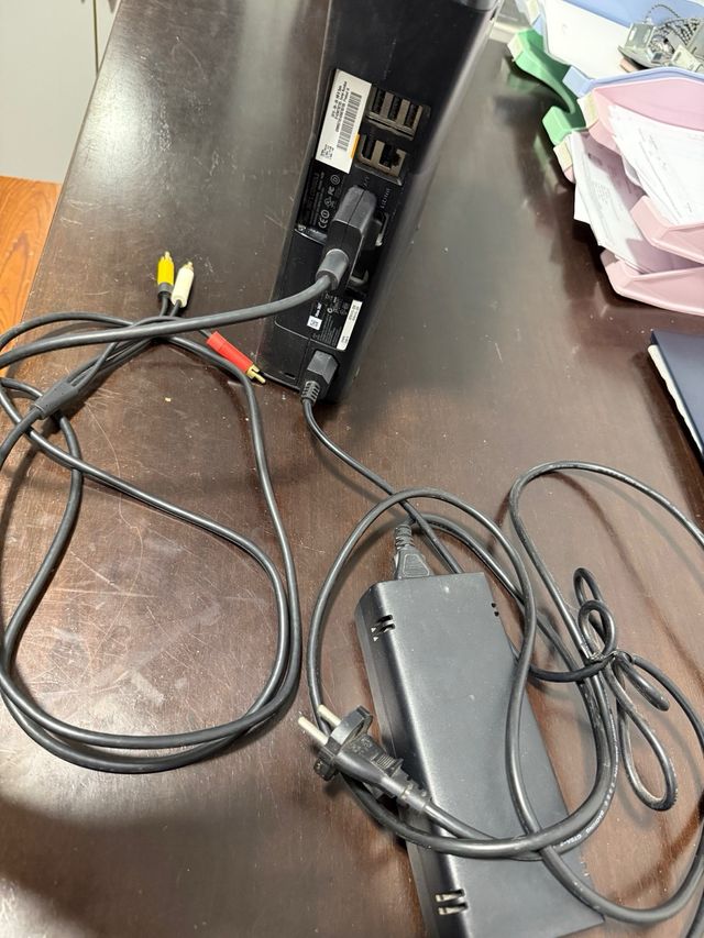 Xbox 360 Negra y 2 mandos