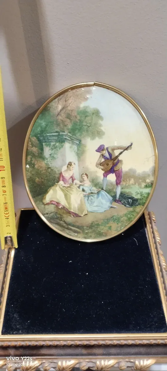 Cuadro ovalado antiguo