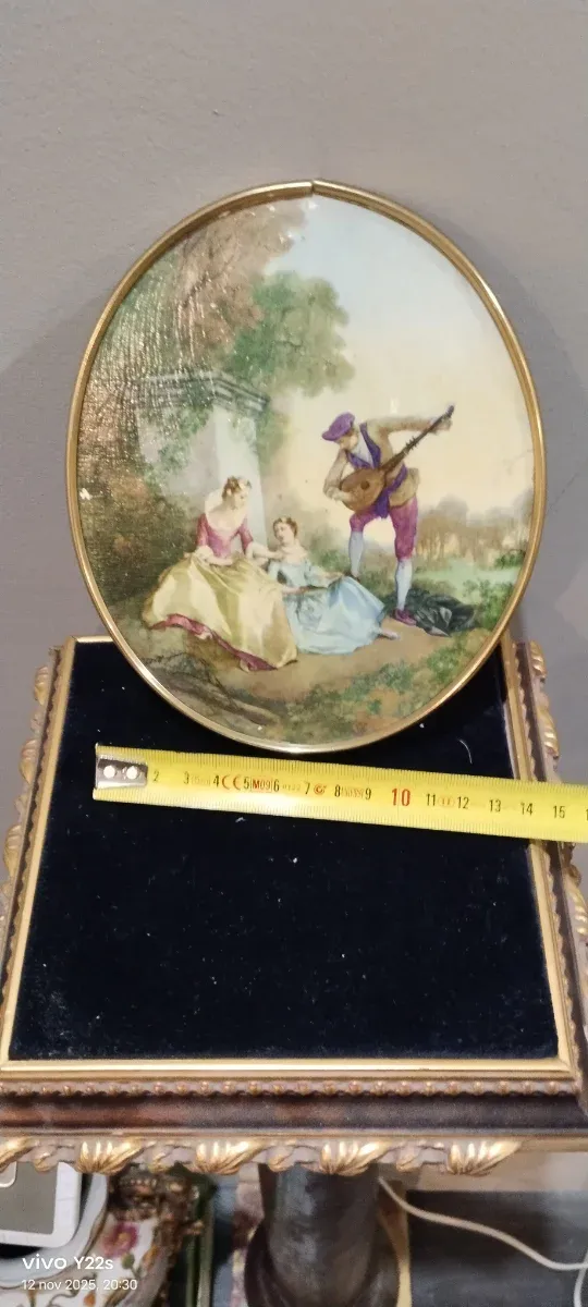 Cuadro ovalado antiguo