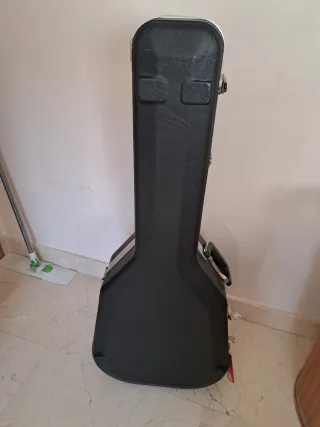 Guitarra Clásica con Estuche