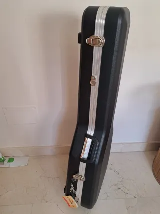 Guitarra Clásica con Estuche