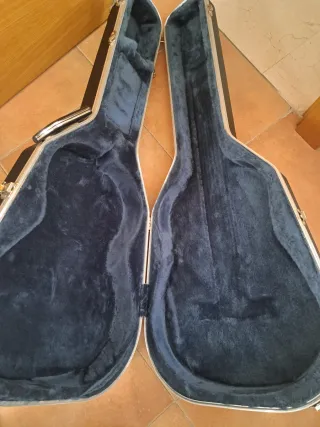 Guitarra Clásica con Estuche