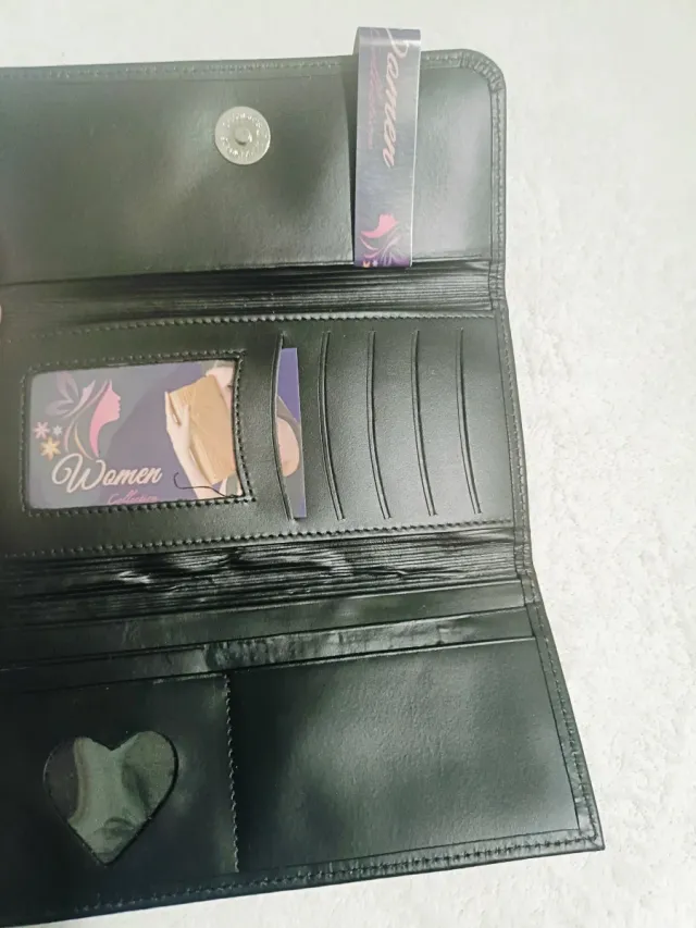 Cartera negra de mujer