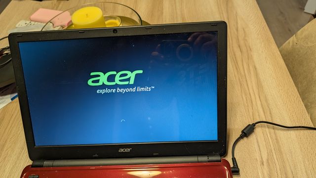 Portátil Acer Aspire 15.6 8GB RAM Intel i3