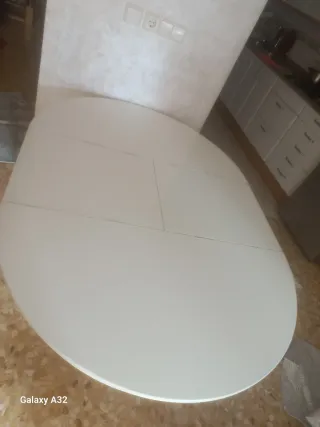 Mesa redonda blanca extensible