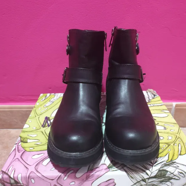 Plocadi Stivaletti neri con fibbia e zip