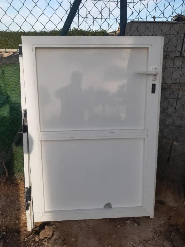 Puerta aluminio paso 1,24 alto x 90 ancho