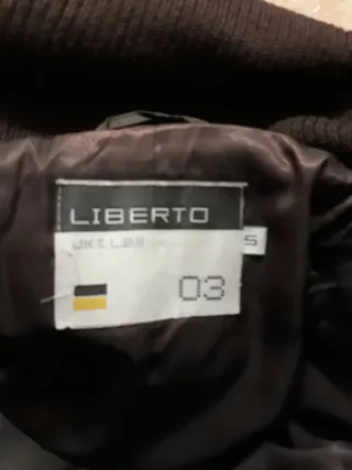 Plumas Libreto Marrón