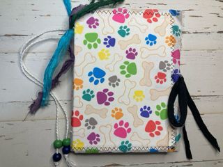 Libreta huellas y huesos + 2 bolis