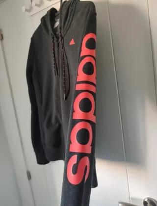 Sudadera Adidas Gris con Logo Coral