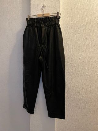 Pantalón polipiel negro tiro alto Talla S