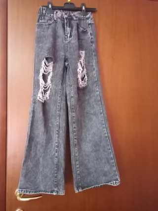 Jeans strappati a zampa bambina 11 anni