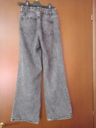 Jeans strappati a zampa bambina 11 anni