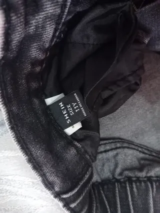 Jeans strappati a zampa bambina 11 anni