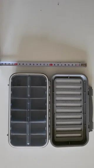 Caja para pesca con compartimentos