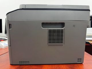 Impresora gris Brother MFC‑L2700DW