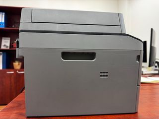 Impresora gris Brother MFC‑L2700DW