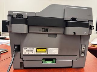 Impresora gris Brother MFC‑L2700DW