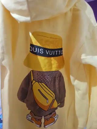 Sudadera Louis Vuitton amarilla con oso